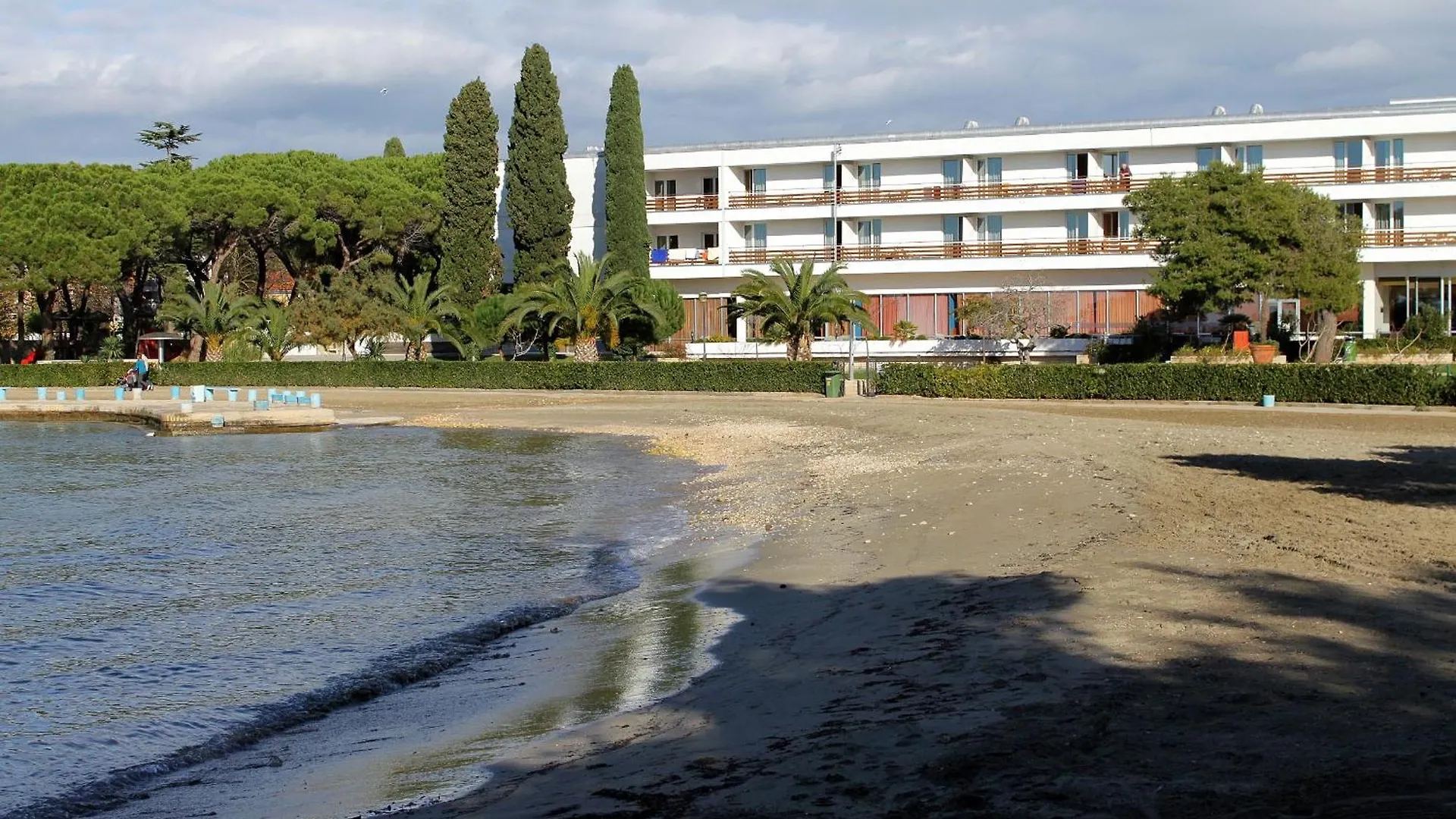Family Friendly Apartments With A Swimming Pool Zadar - 22530 0*,