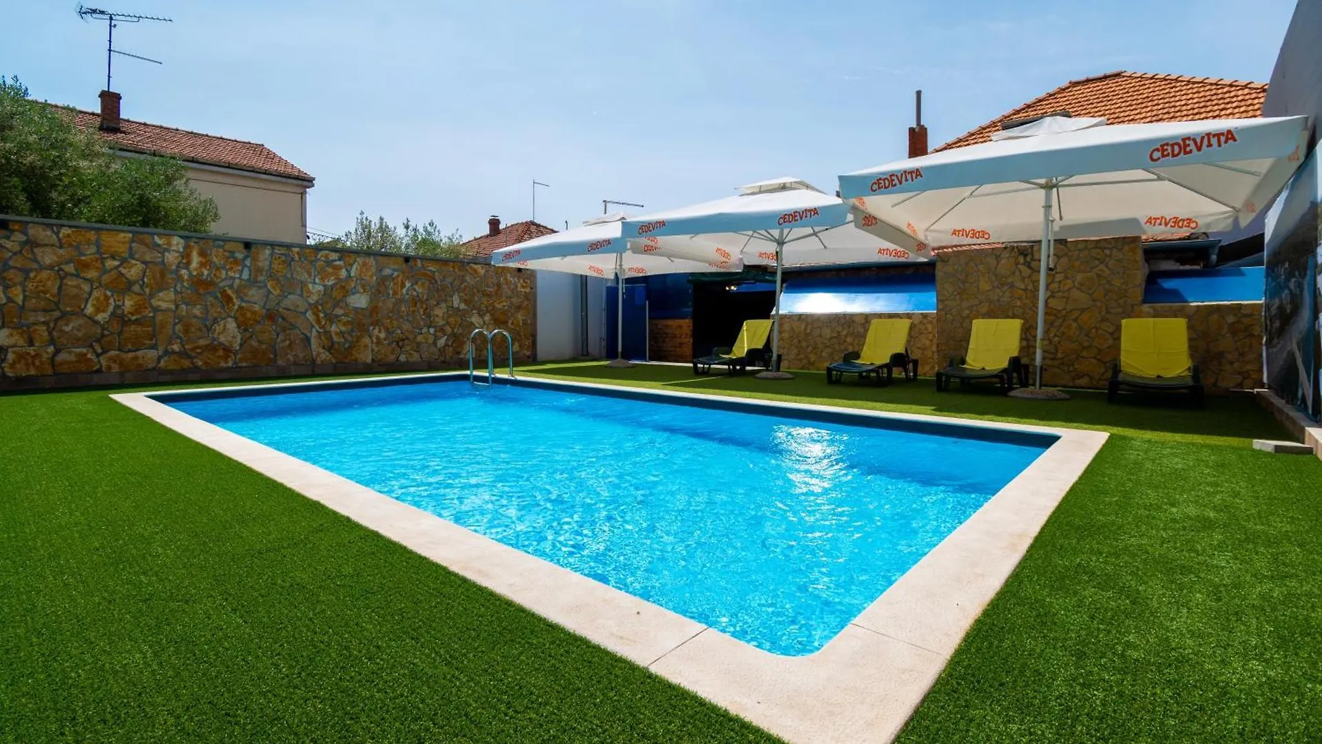 Family Friendly Apartments With A Swimming Pool Zadar - 22530