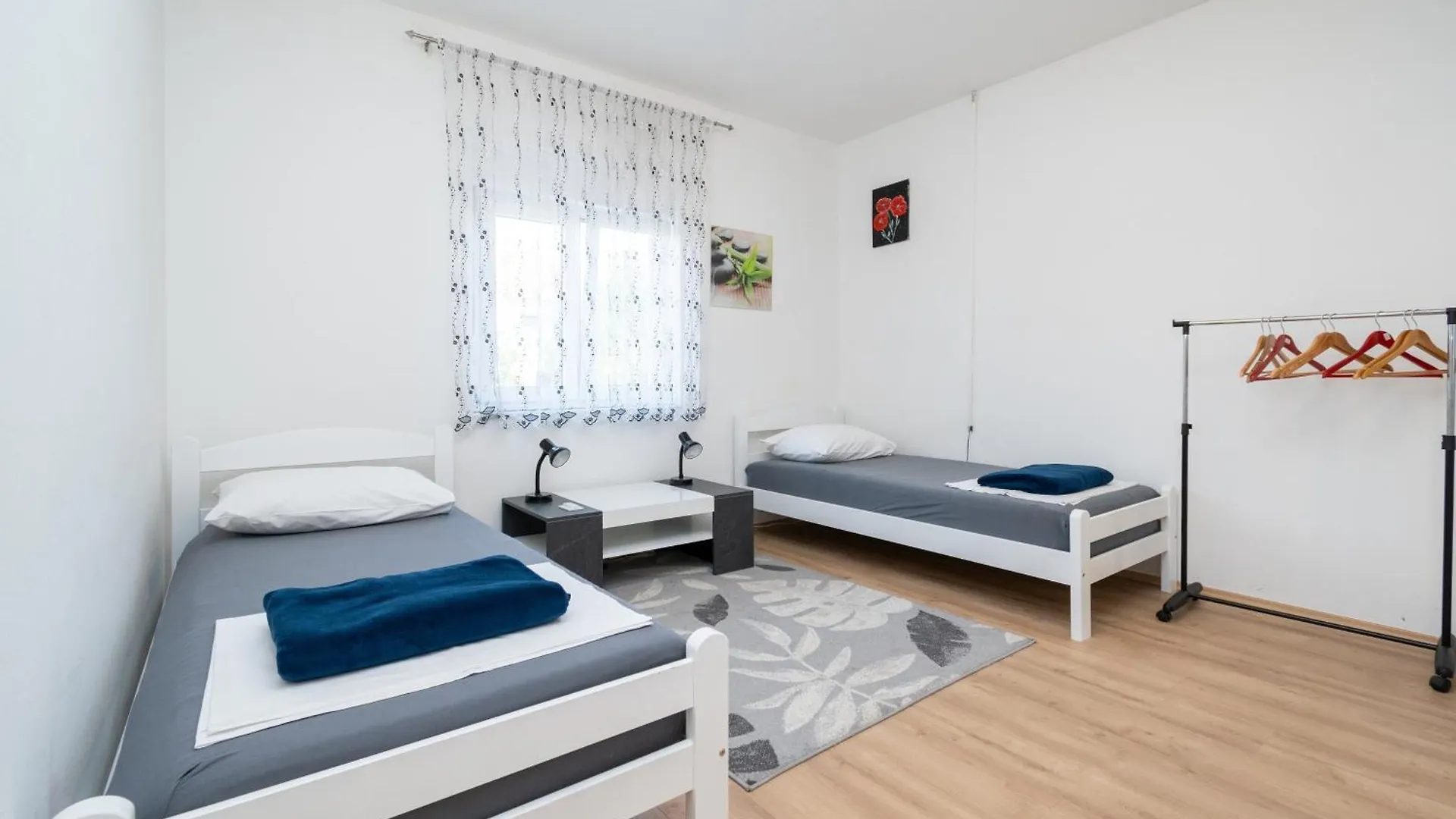 Family Friendly Apartments With A Swimming Pool Zadar - 22530